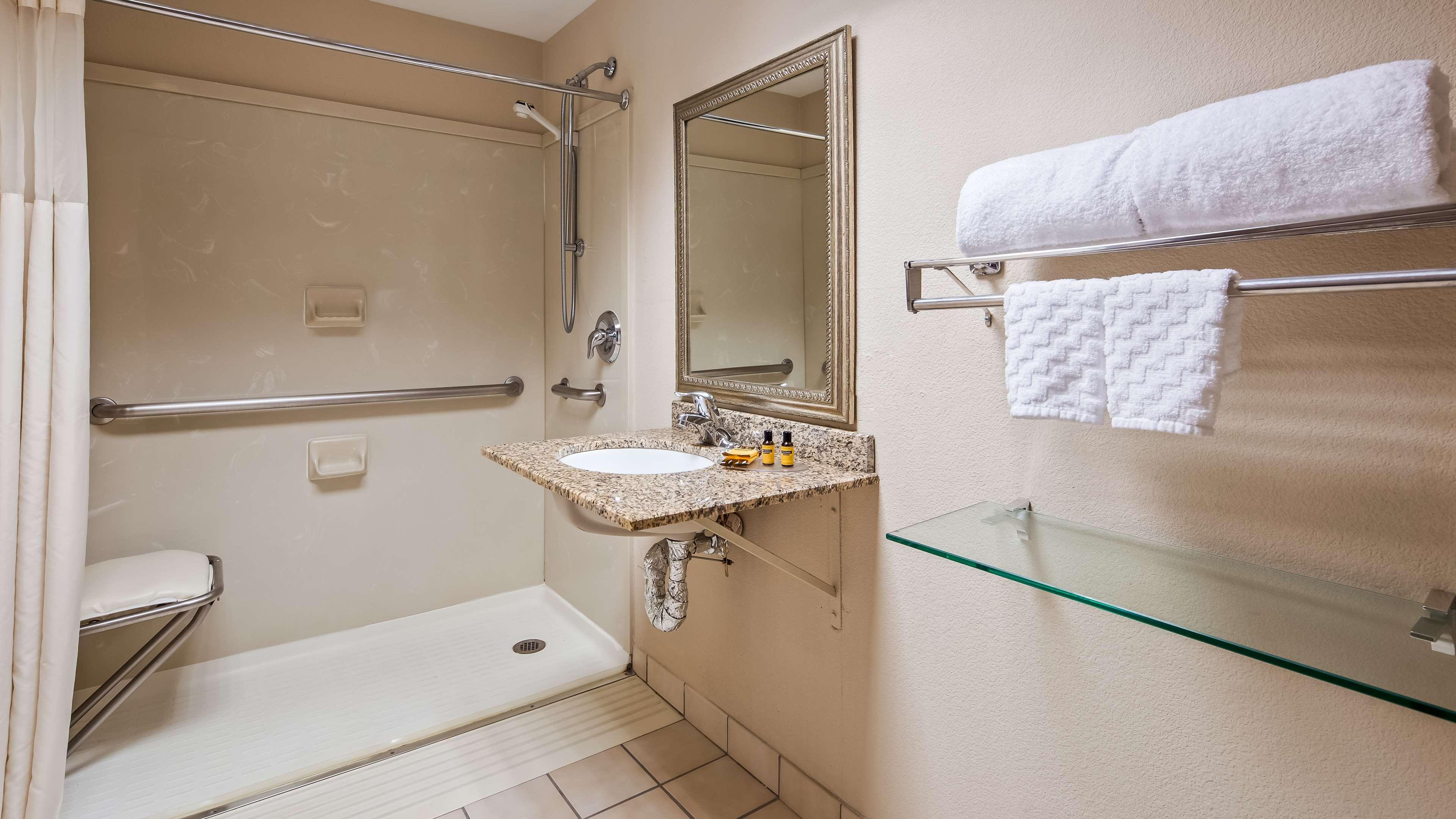 Best Western Plus Chicago Hillside Exterior photo